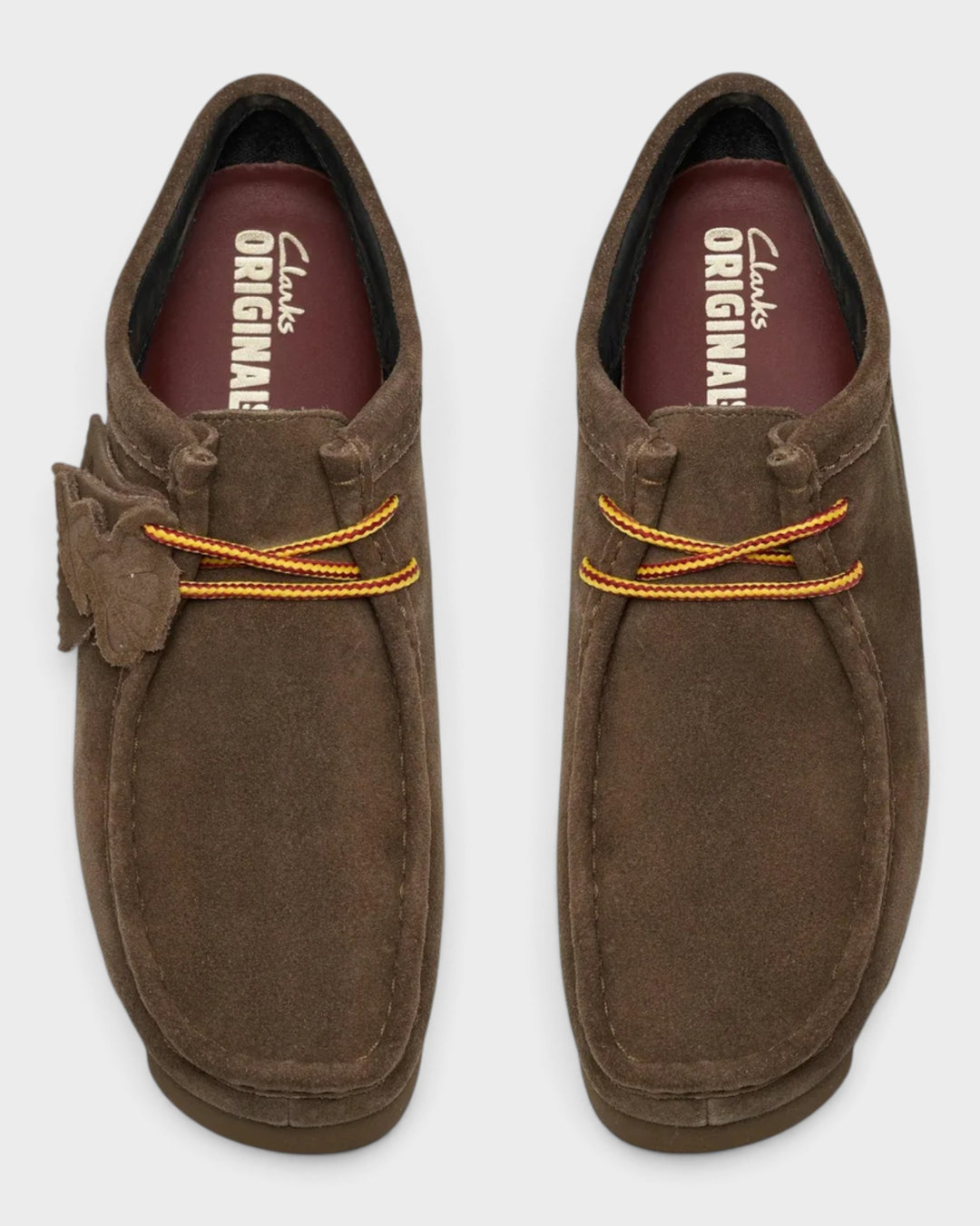 Clarks Wallabee GTX Dark Olive Suede — vue de dessus