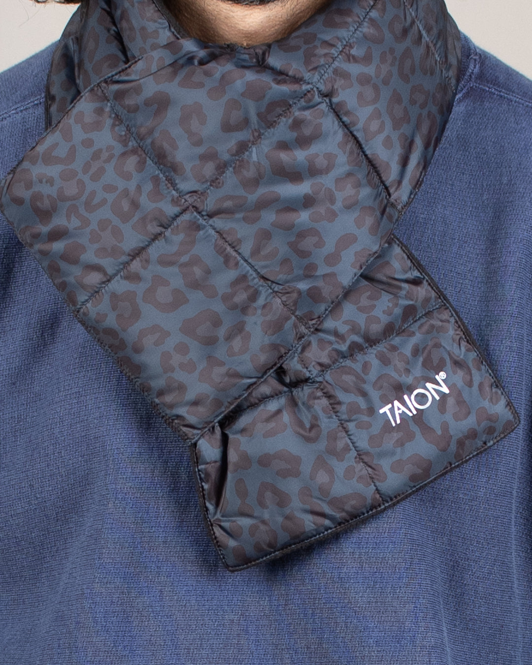 Basic Down Scarf Black Leopard