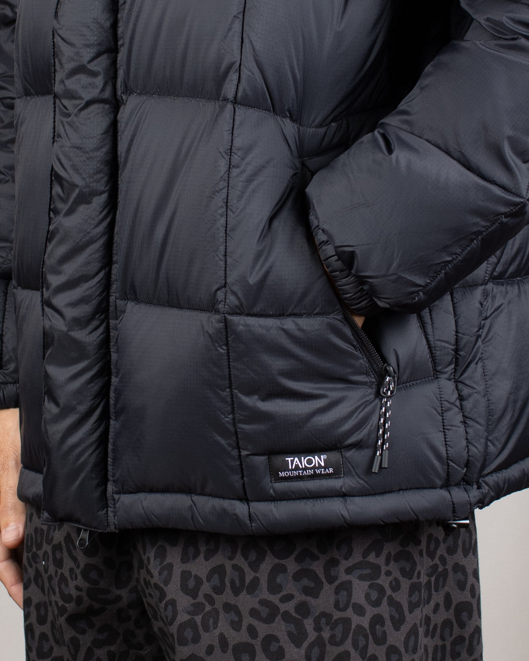 Mountain Hooded Fly-Front Volume Down Jacket Black