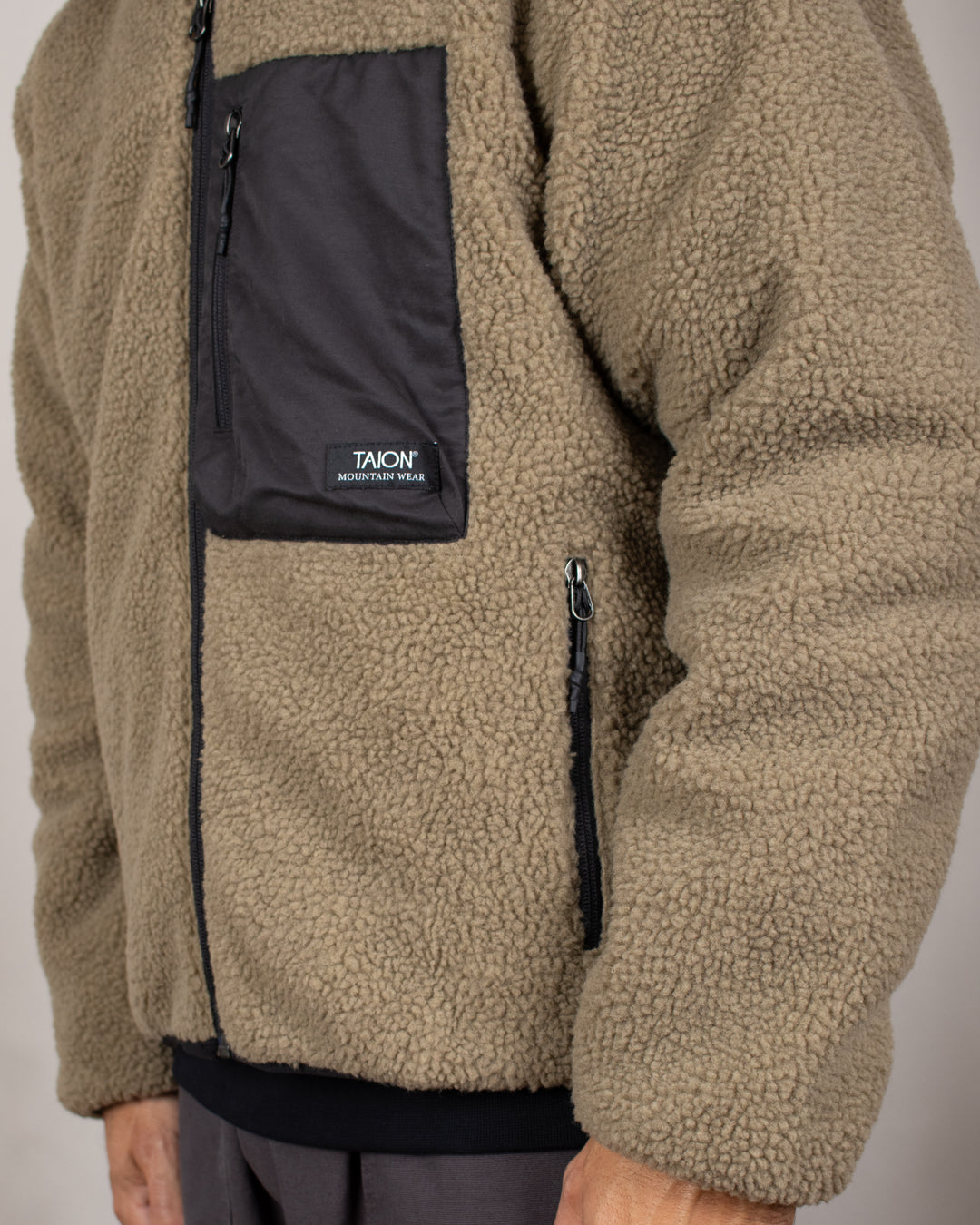 Taion Mountain Boa Fleece High-Neck Jacket Beige, vue du produit