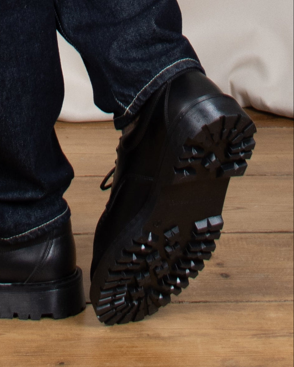 Pete Moc Toe Black Leather