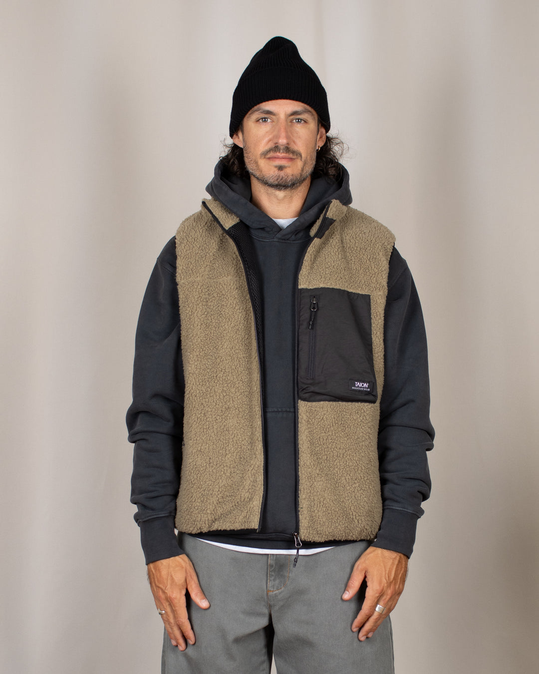 Mountain Boa Fleece High-Neck Vest Beige