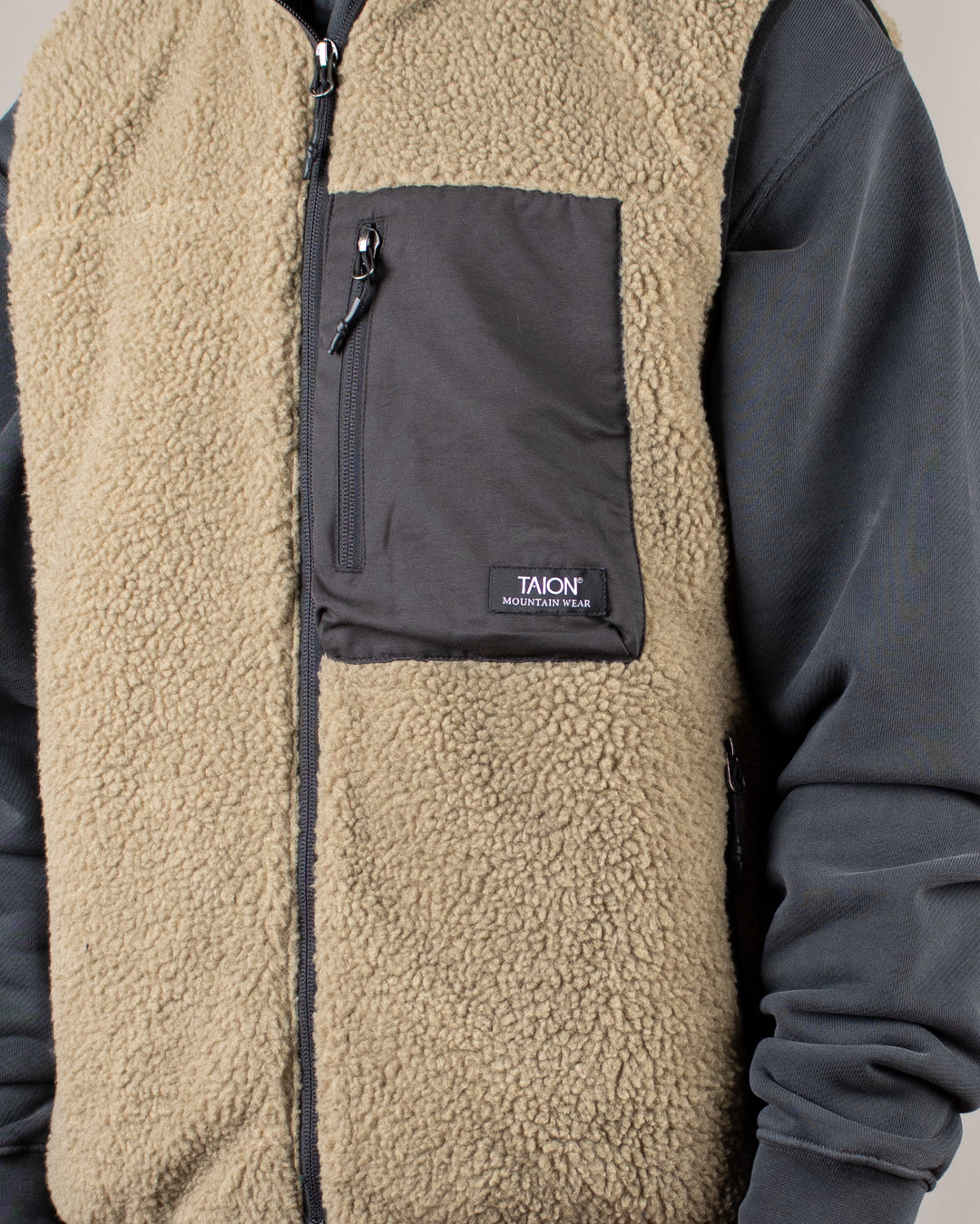 Mountain Boa Fleece High-Neck Vest Beige
