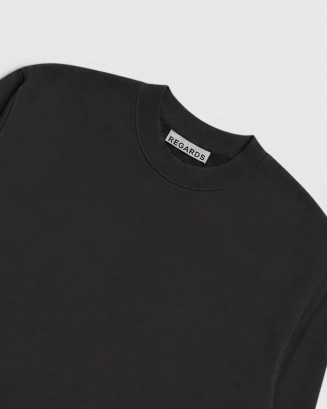 Regards Relaxed Loopback Crewneck Espresso Washed — détail du col et de la matière
