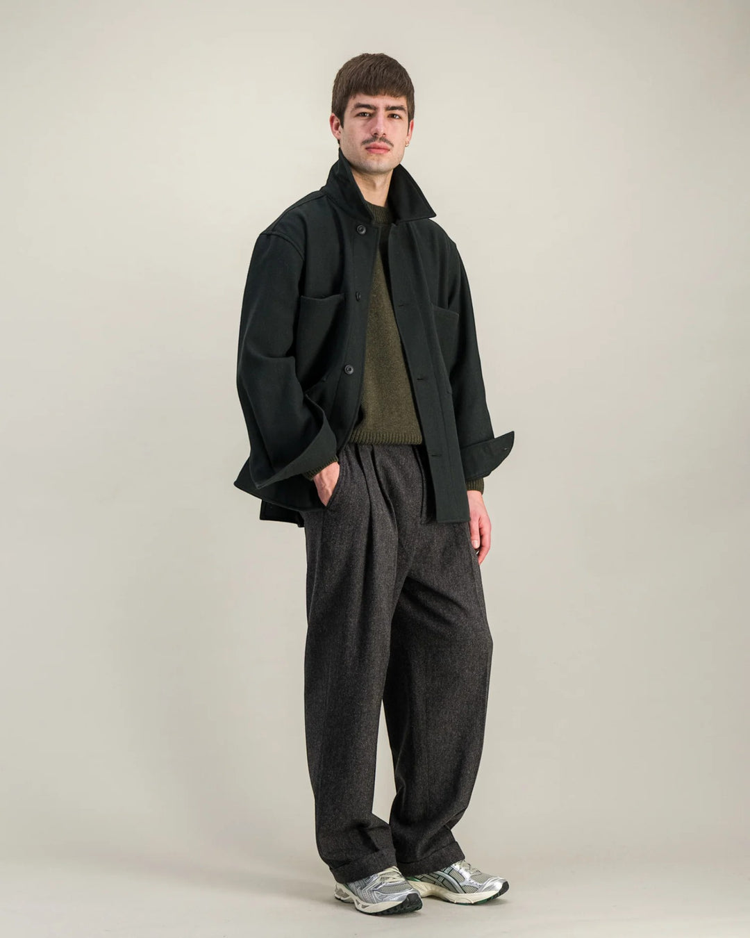 Woody Wool Overshirt Dark Green Parages, vue portée trois-quarts