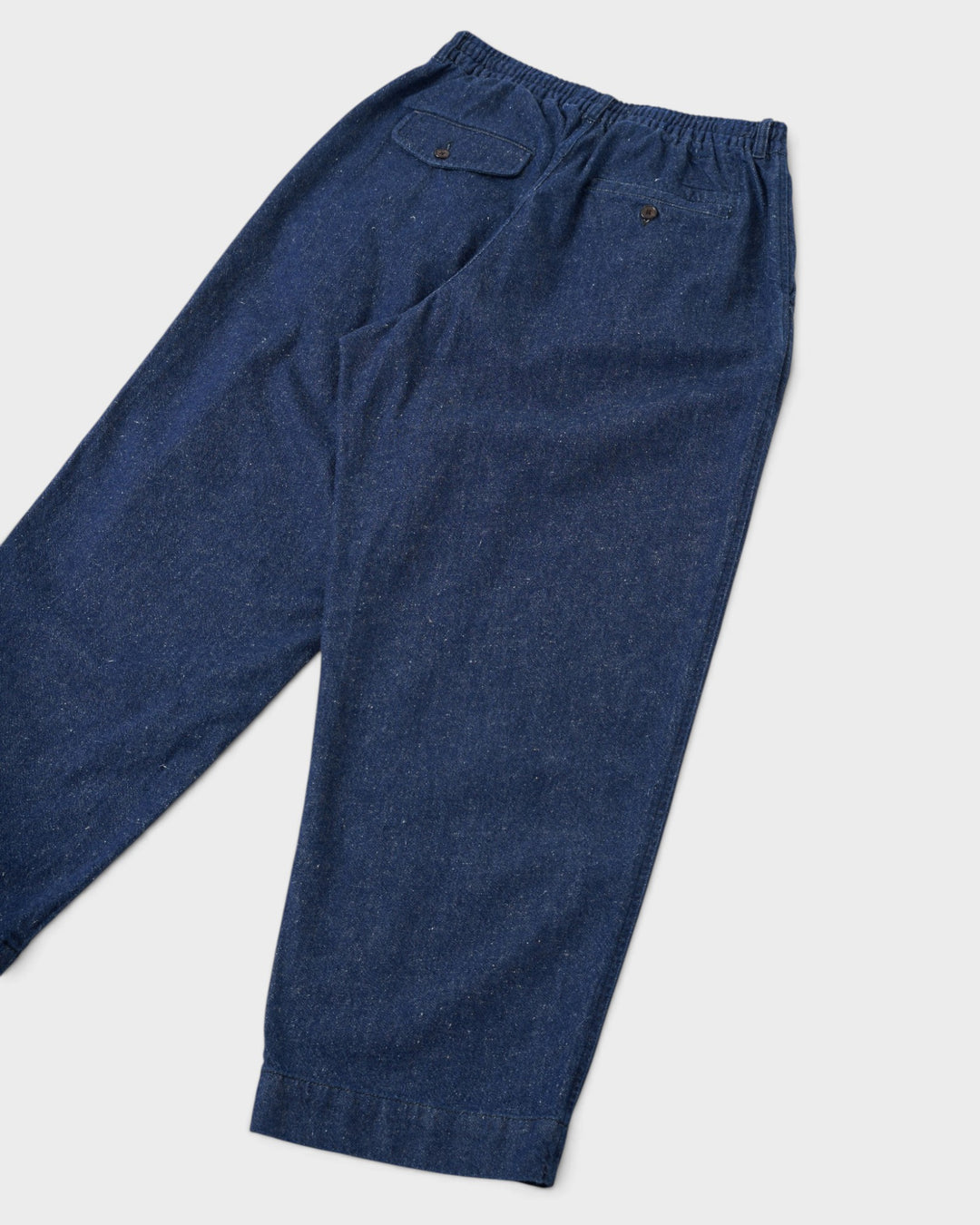 Oxford Pant Future Denim Indigo – vue de dos et jambe
