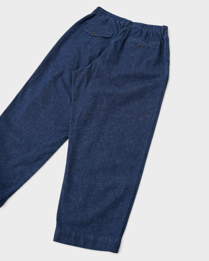 Oxford Pant Future Denim Indigo – vue de dos et jambe