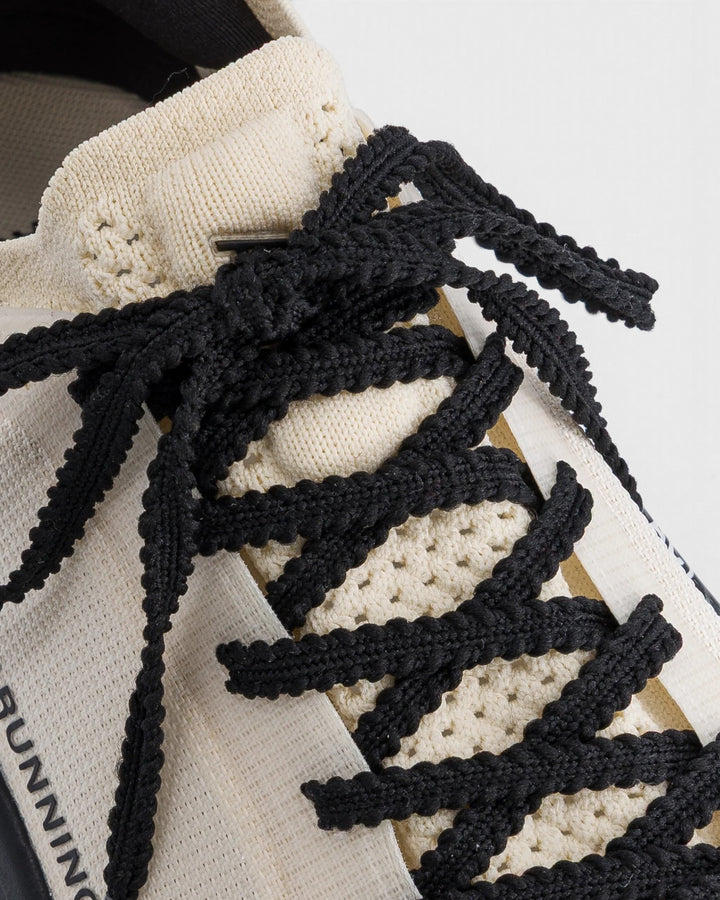 ACT Running C.1 beige, détail du laçage et du mesh