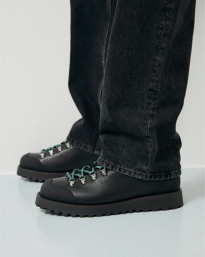 Dune Low Black Tumbled Leather