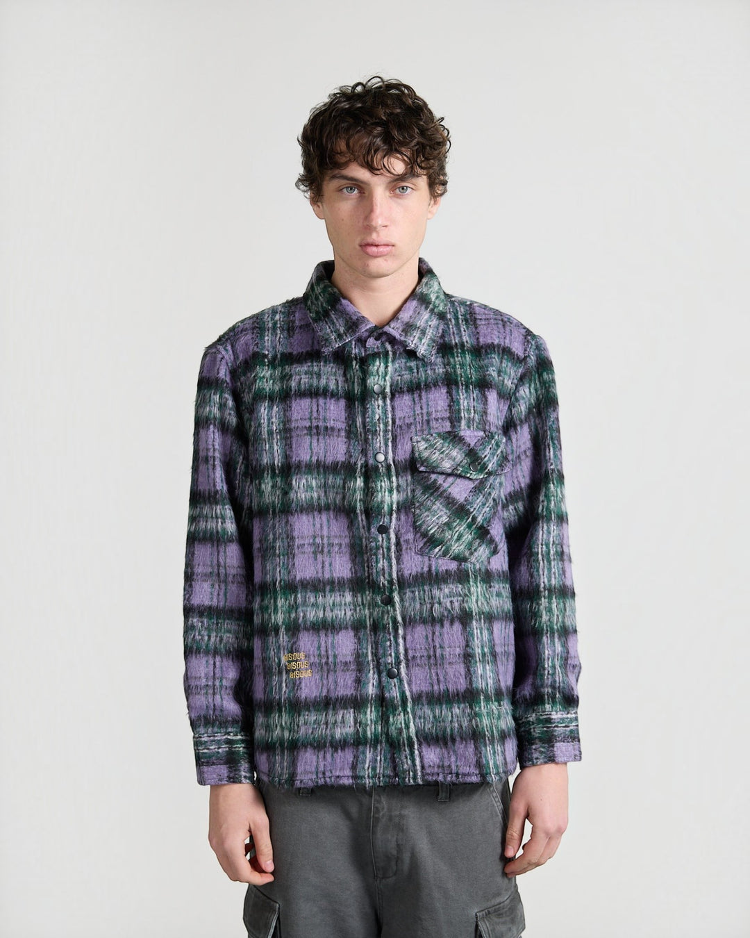Bisous Garage Flannel Shirt Purple portée - face