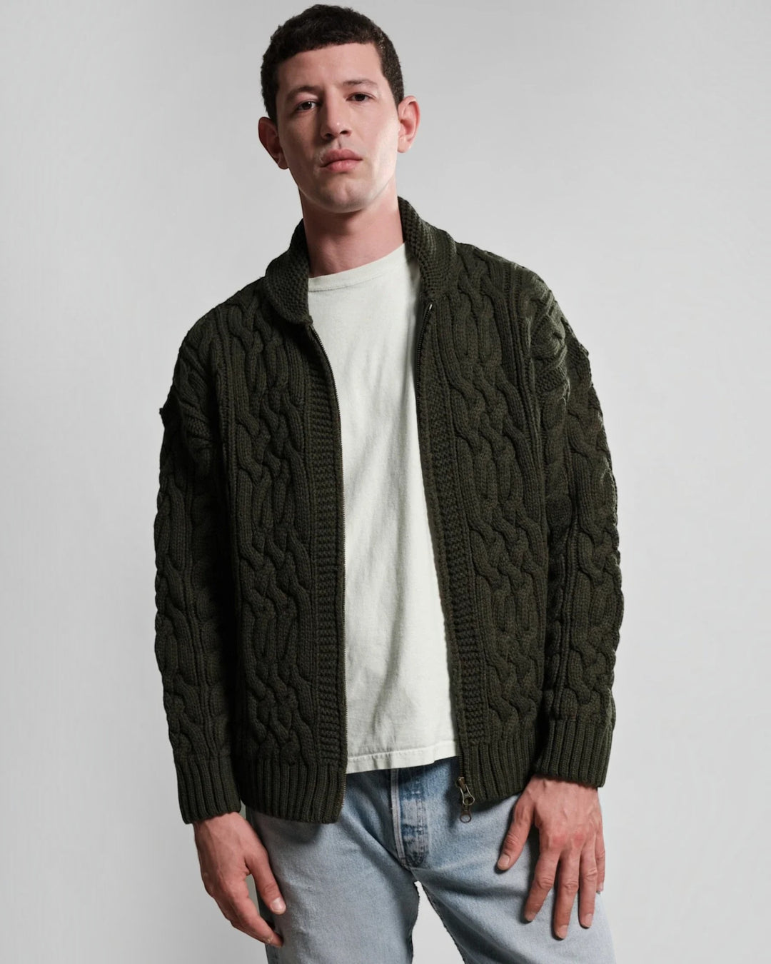 Veste Ohannes Vert Forêt Nitto Knitwear, vue portée de face rapprochée
