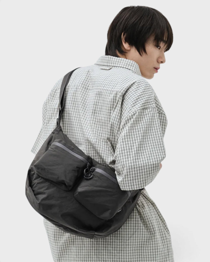 Penny2 Cross Bag Black Found Pocket — porté de trois quarts