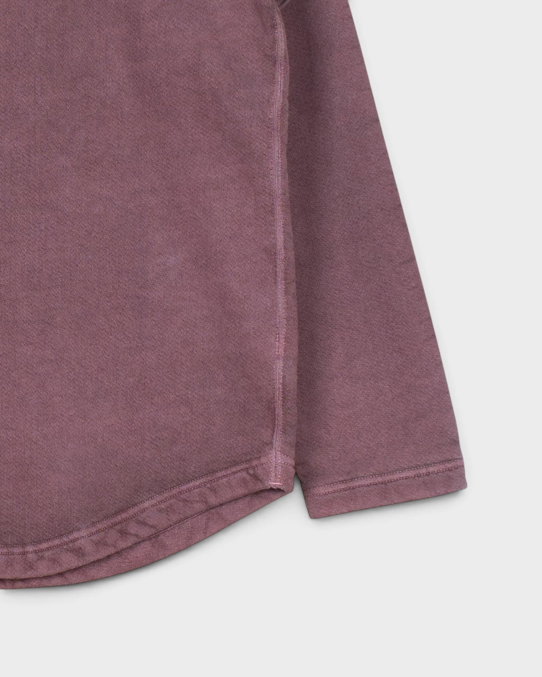 Détail de l’ourlet arrondi et de la manche du sweat Good On Rough Crew Sweat P-Bordeaux