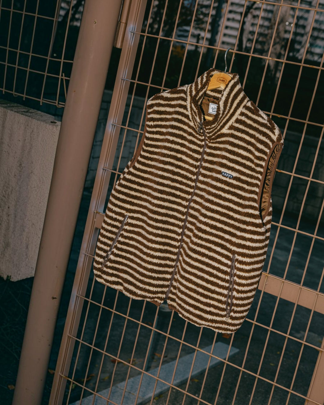 Stripe Fleece Zipper Vest Brown