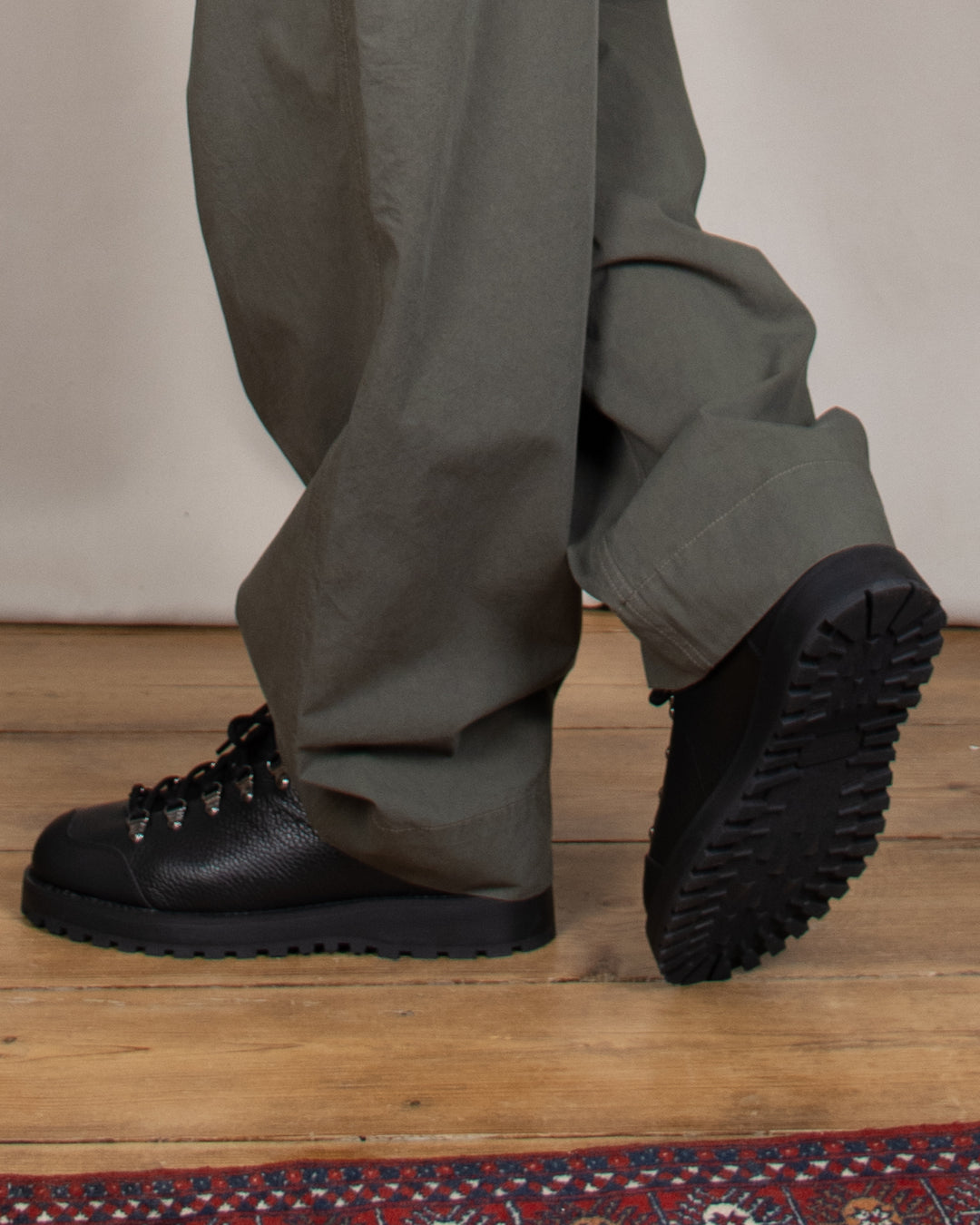 Dune Low Black Tumbled Leather