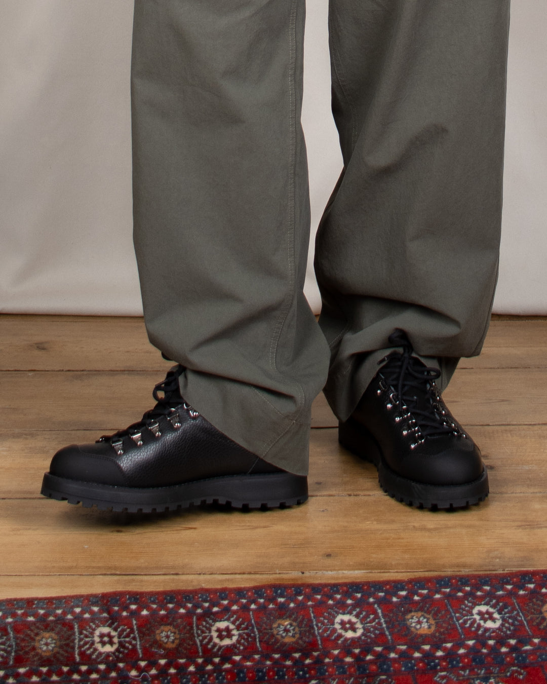 Dune Low Black Tumbled Leather