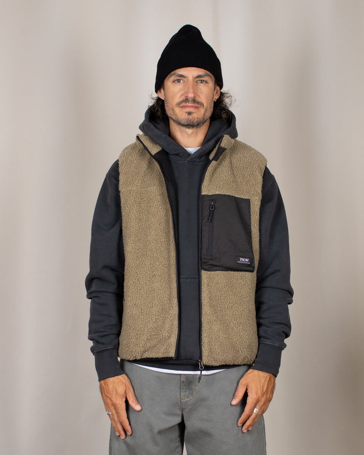 Mountain Boa Fleece High-Neck Vest Beige