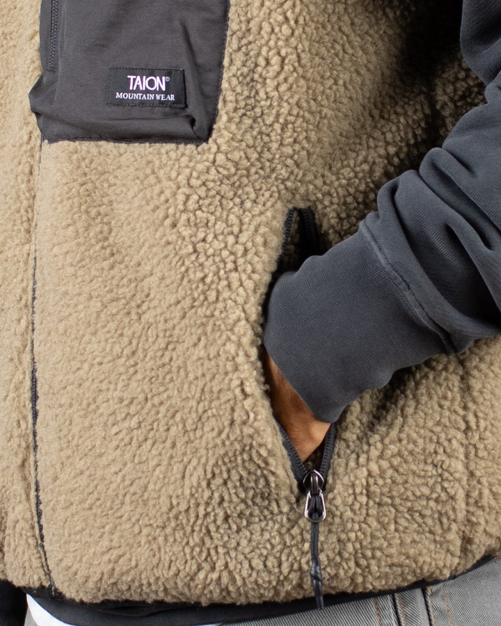 Mountain Boa Fleece High-Neck Vest Beige