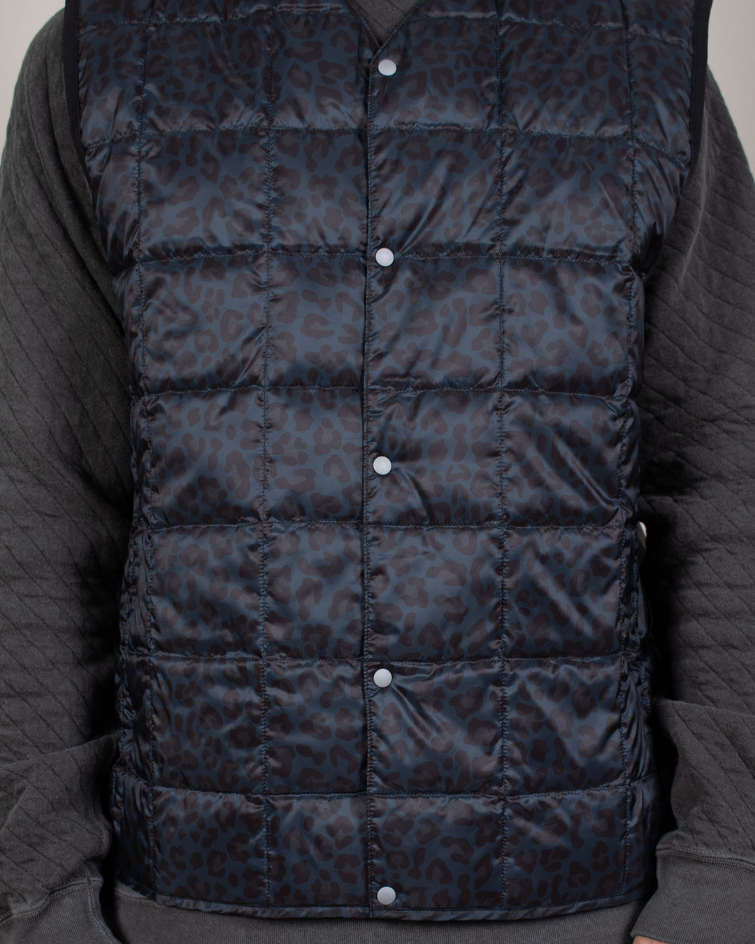 V-Neck Button Down Vest Black Leopard