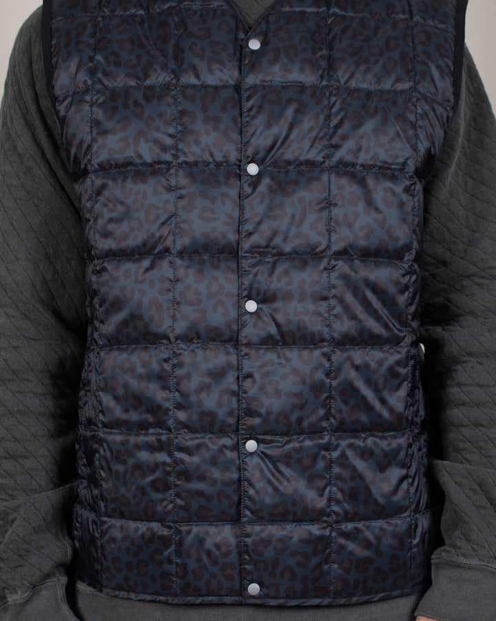 V-Neck Button Down Vest Black Leopard