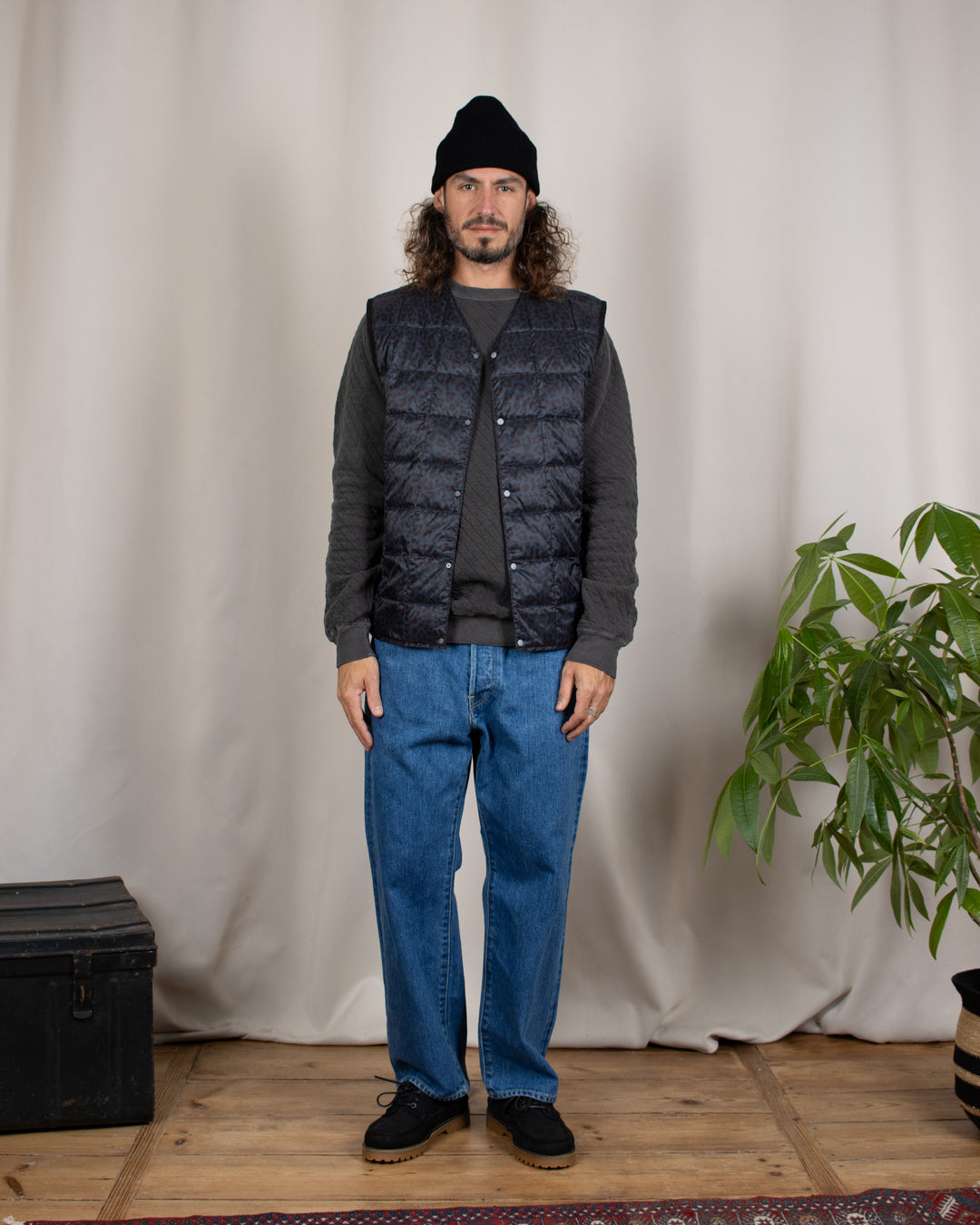 V-Neck Button Down Vest Black Leopard