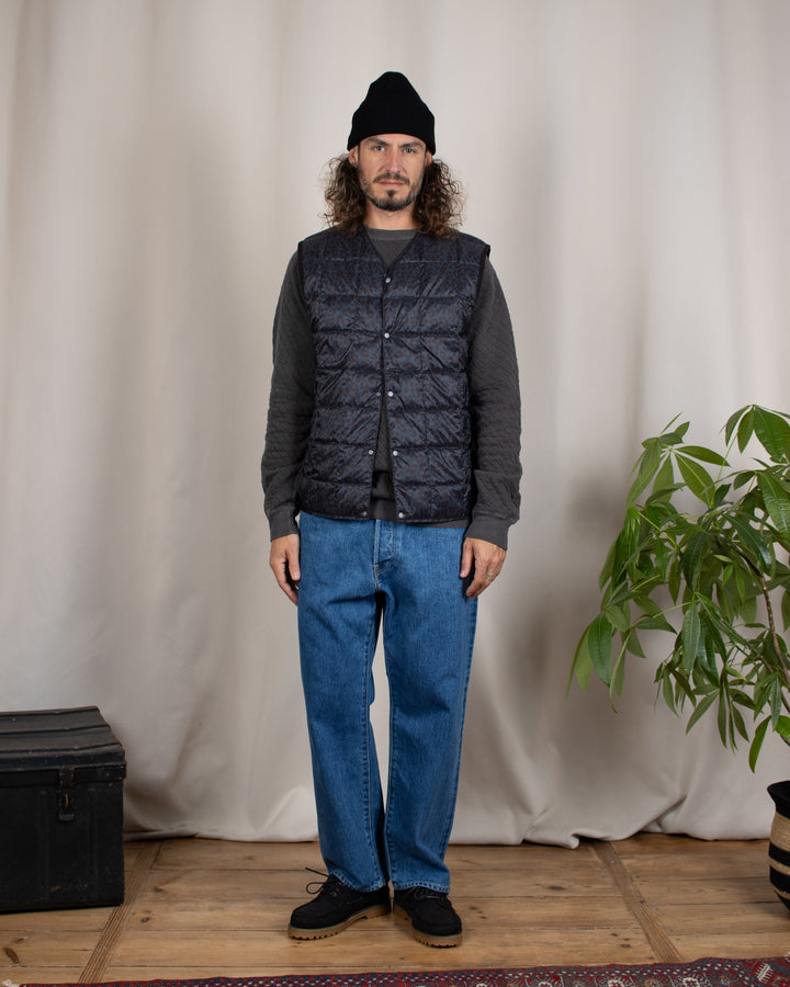 V-Neck Button Down Vest Black Leopard