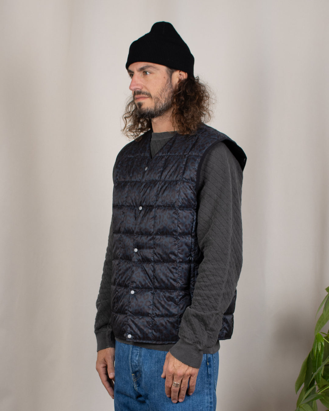 V-Neck Button Down Vest Black Leopard