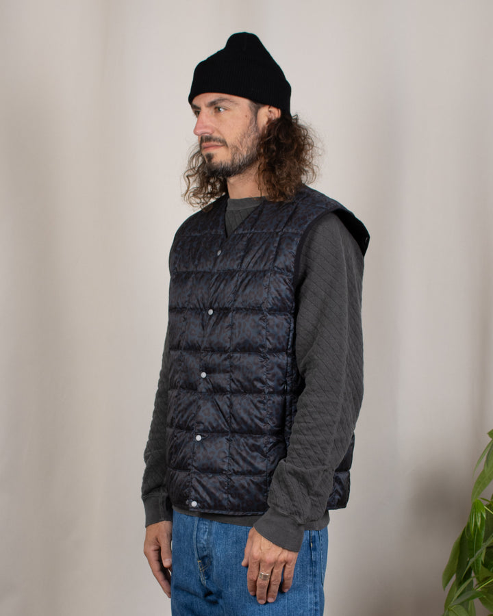 V-Neck Button Down Vest Black Leopard
