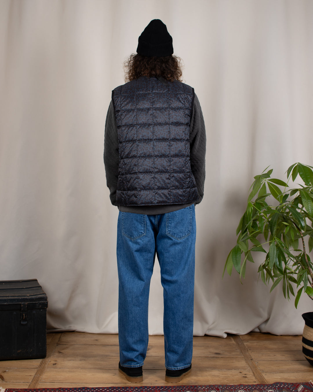 V-Neck Button Down Vest Black Leopard