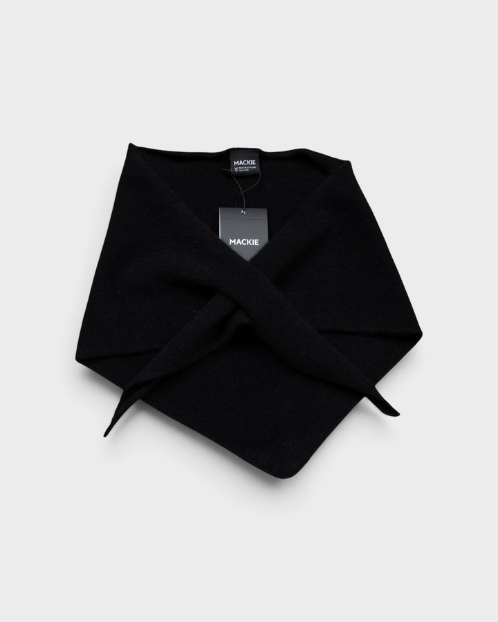Écharpe Mackie Ardmhor Triangle Hole Scarf Black, vue de face