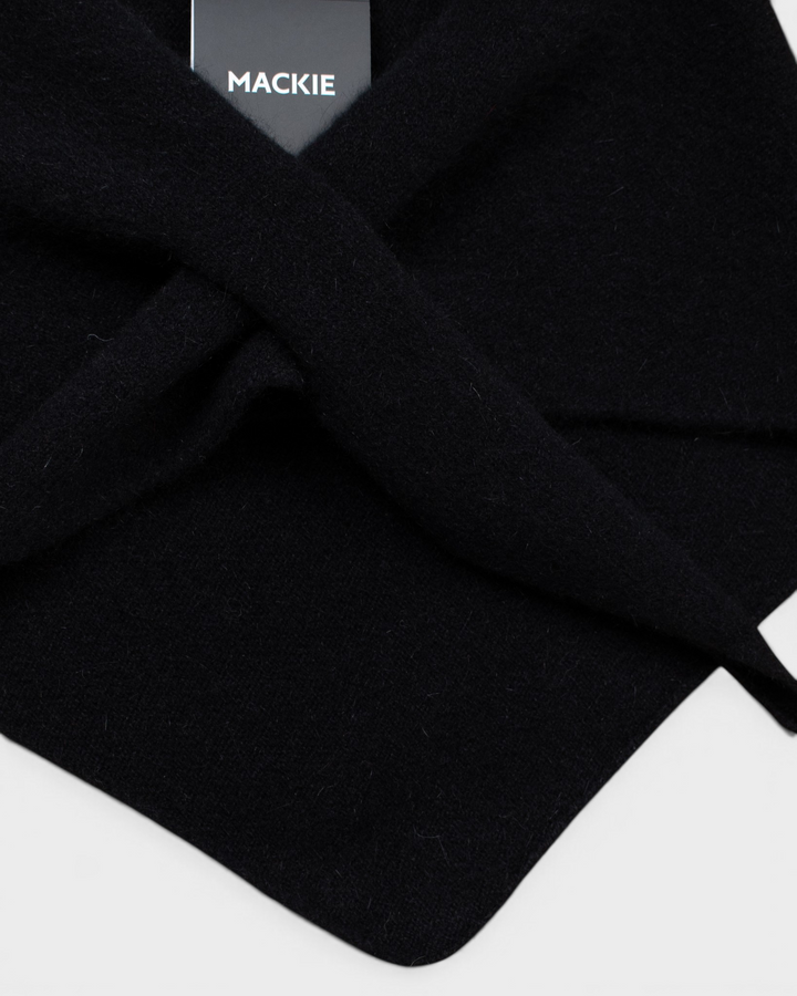 Écharpe Mackie Ardmhor Triangle Hole Scarf Black, vue de détail