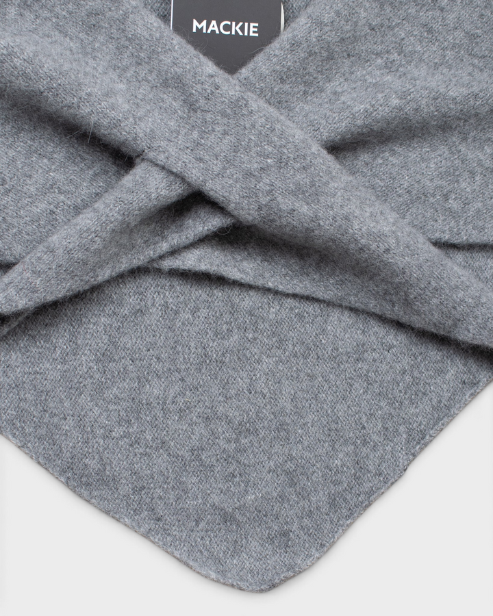 Écharpe Mackie Ardmhor Triangle Hole Scarf Meteor, vue de détail