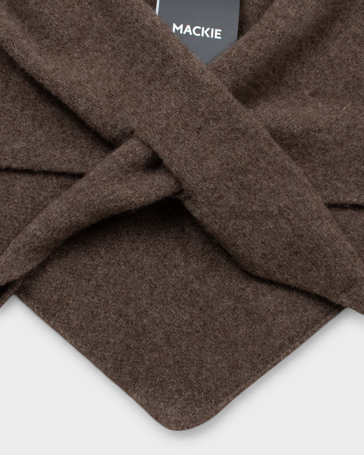 Écharpe Mackie Ardmhor Triangle Hole Scarf Mocha, vue de détail