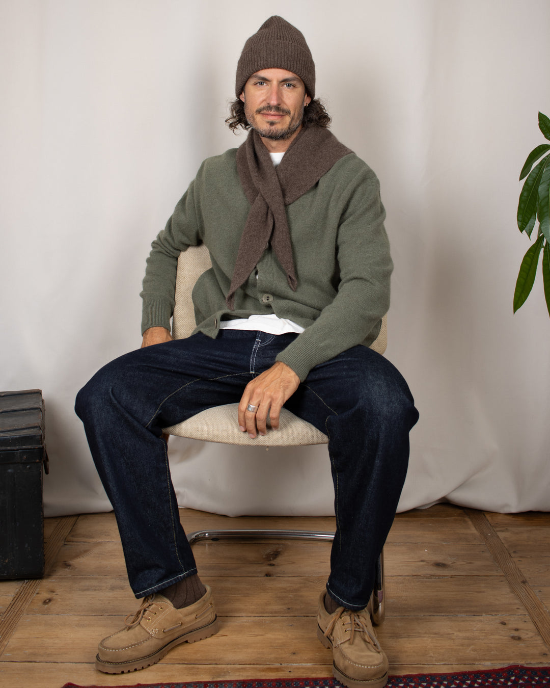 Bandana Mackie Ardmhor Triangle Hole Scarf Mocha, porté, look entier