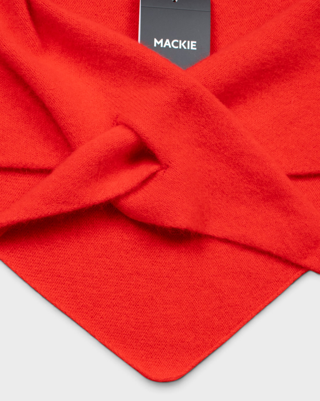 Écharpe Mackie Ardmhor Triangle Hole Scarf Red, vue de détail