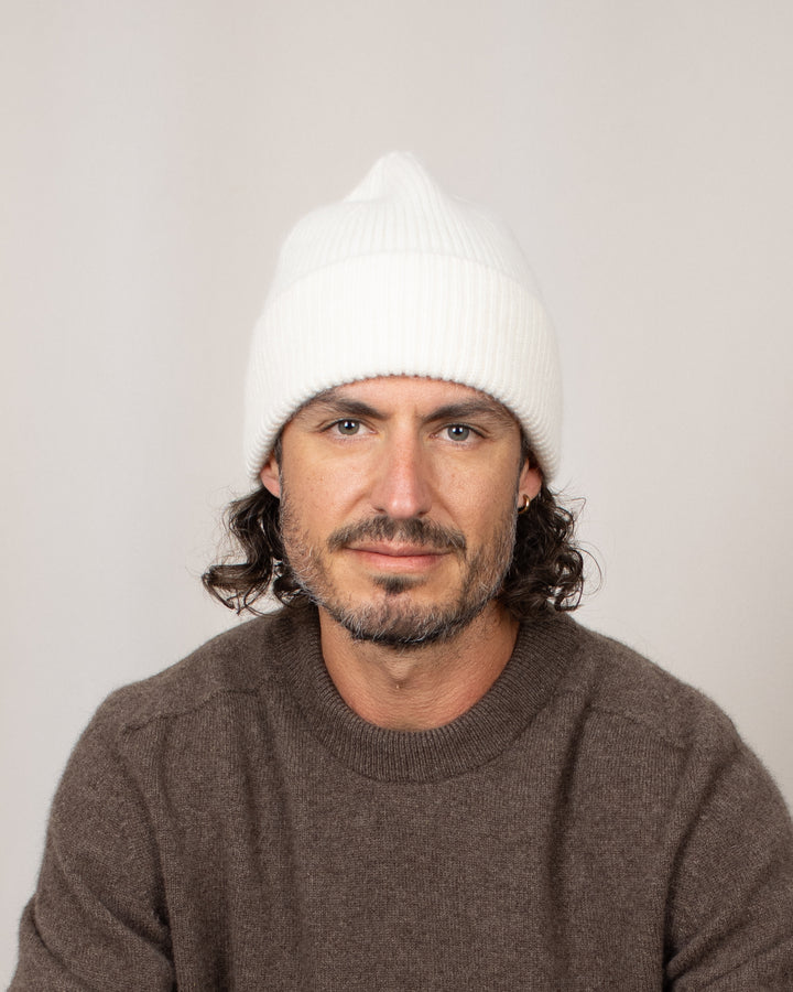 Bonnet Mackie Barra Hat Ecru, porté de face