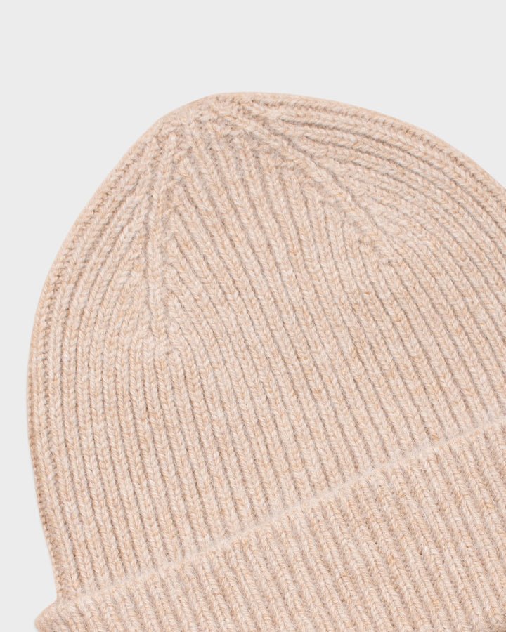 Bonnet Mackie Barra Hat Fawn, détail de la maille
