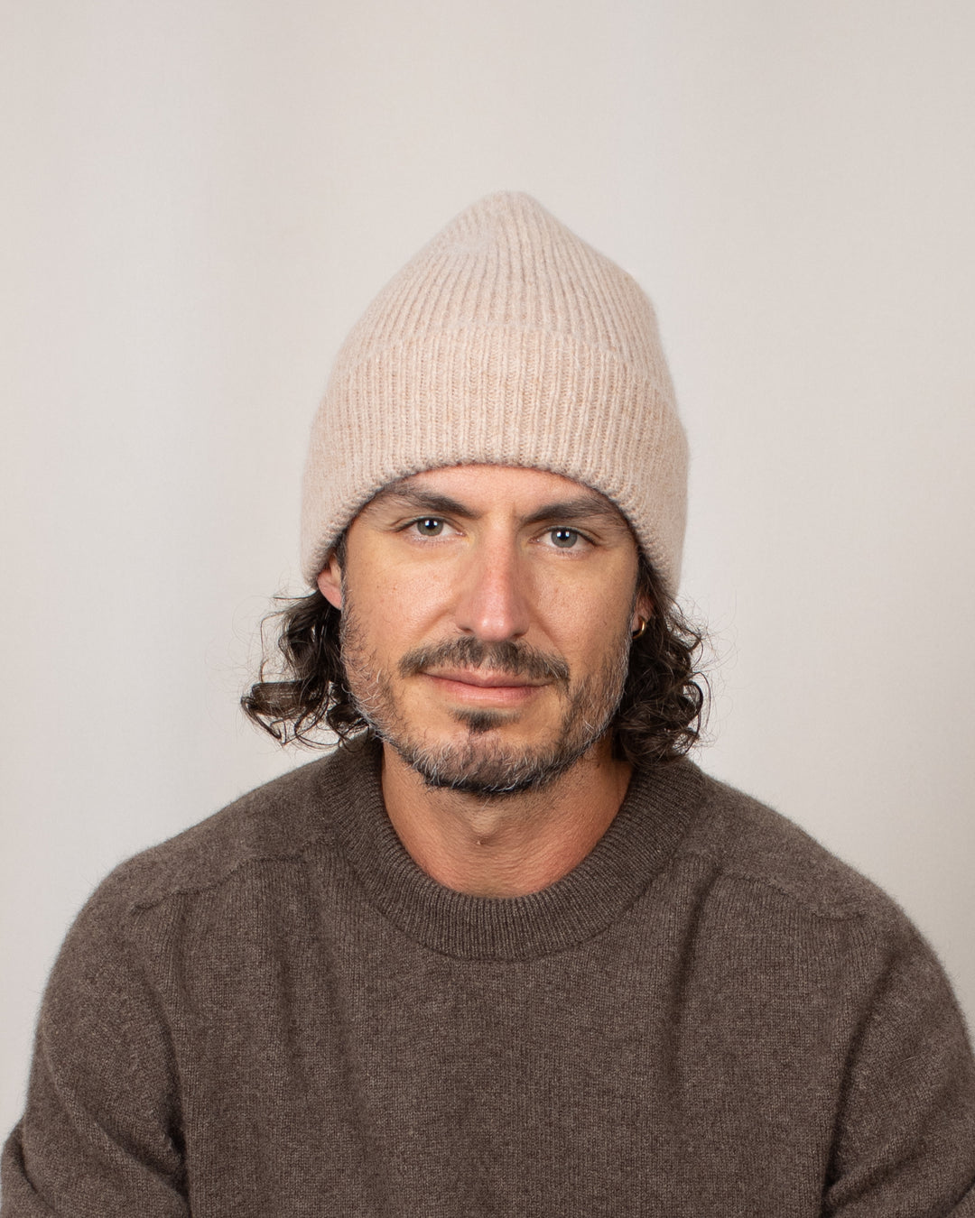 Bonnet Mackie Barra Hat Fawn, porté de face