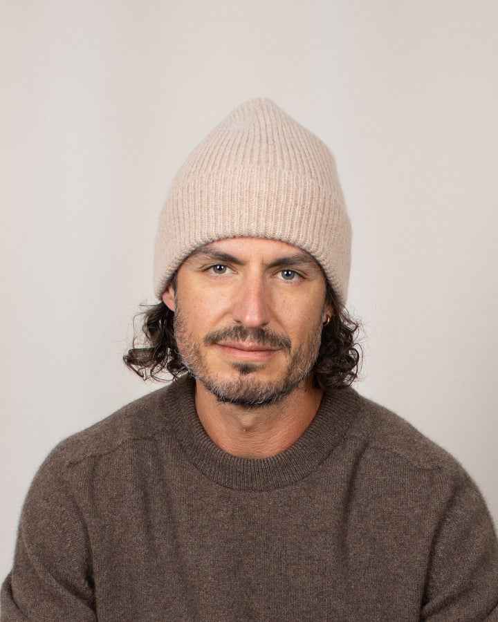 Bonnet Mackie Barra Hat Fawn, porté de face