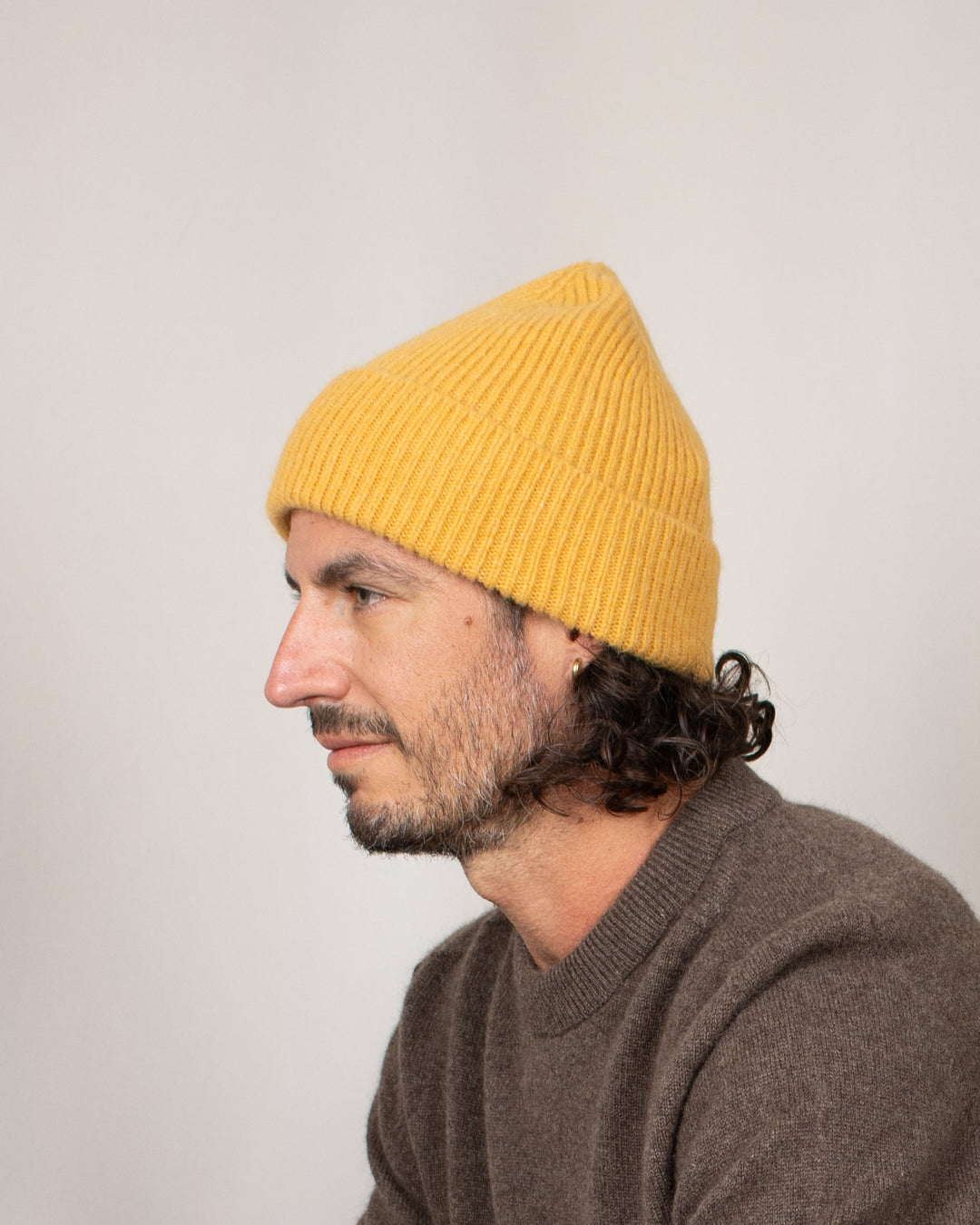 Bonnet Mackie Barra Hat Mango, porté de côté
