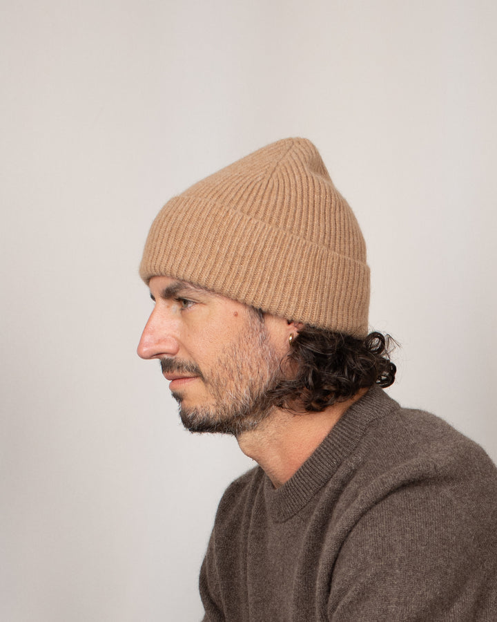 Bonnet Mackie Barra Hat Oakwood, porté de côté