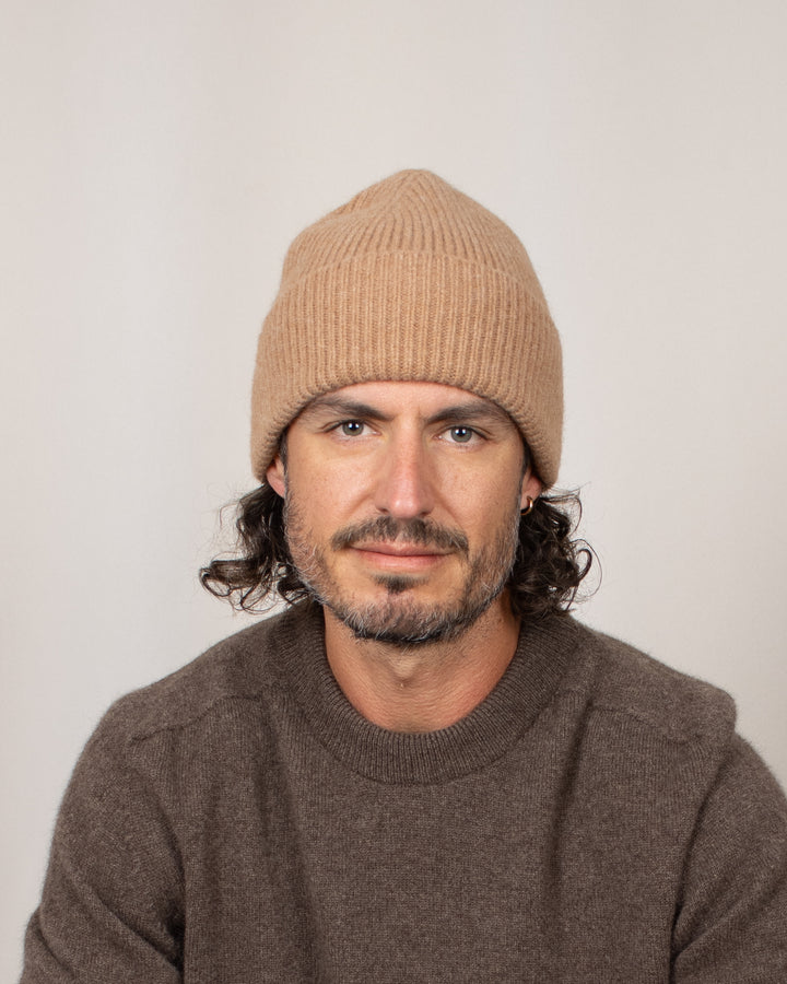 Bonnet Mackie Barra Hat Oakwood, porté de face