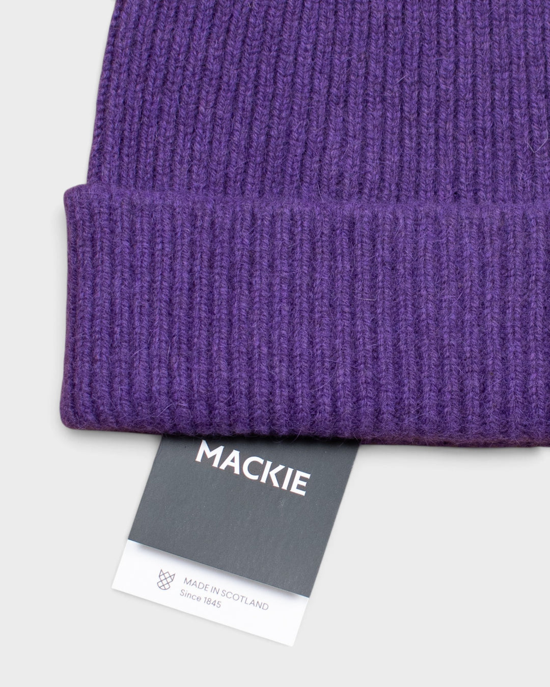 Bonnet Mackie Barra Hat Prune, détail du revers