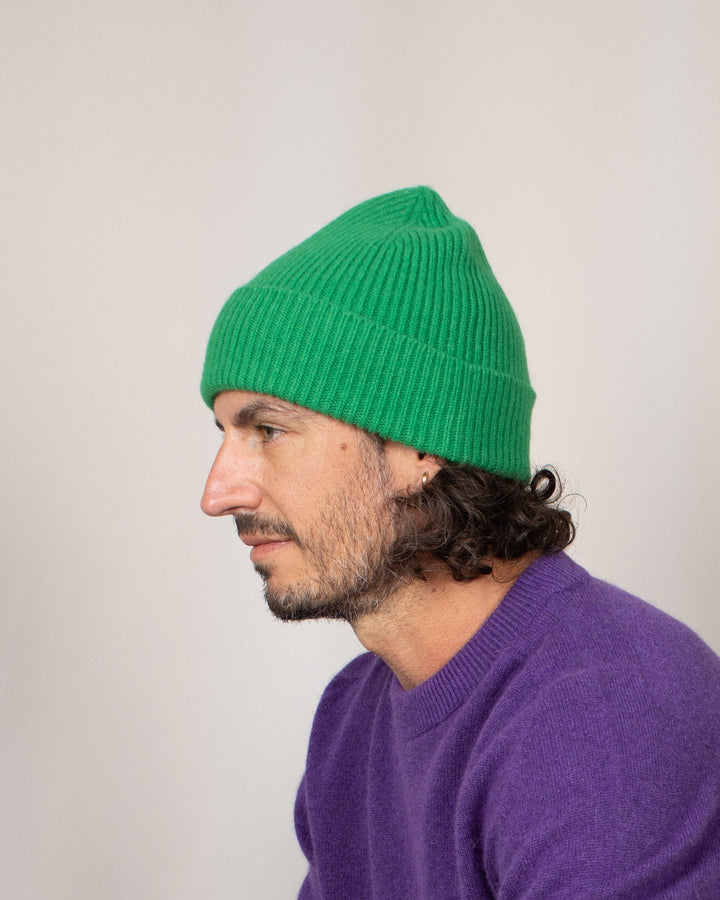 Bonnet Mackie Barra Hat Spinach, porté de côté