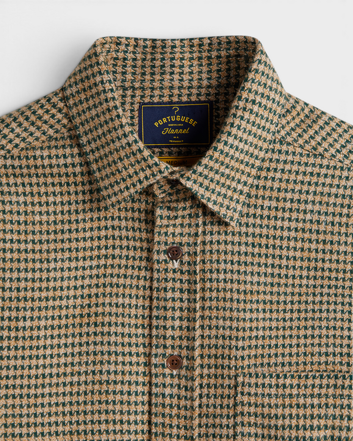 Détail de la chemise Portuguese Flannel Abstract Pied Poule Green