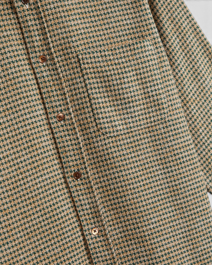 Détail de la chemise Portuguese Flannel Abstract Pied Poule Green