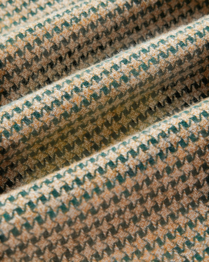 Détail de la chemise Portuguese Flannel Abstract Pied Poule Green