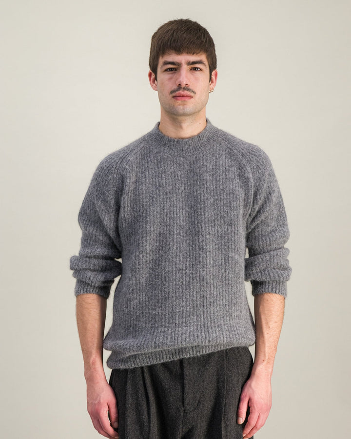 Halo Jumper Grey Mel Parages, vue portée de face rapprochée