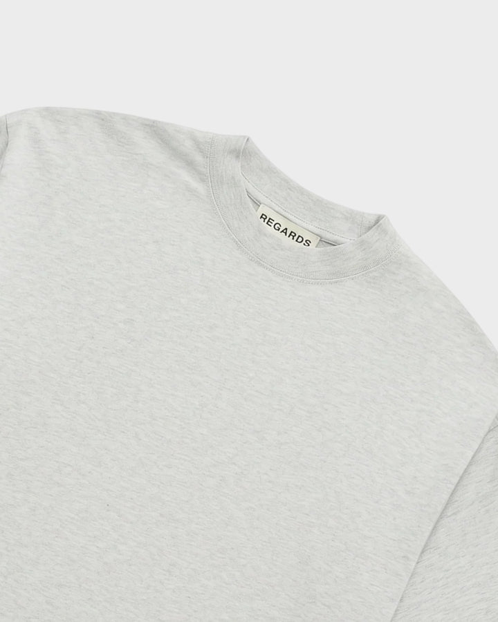 Regards Cozy Oversize Tee Light Grey Melange — détail du col et de la matière