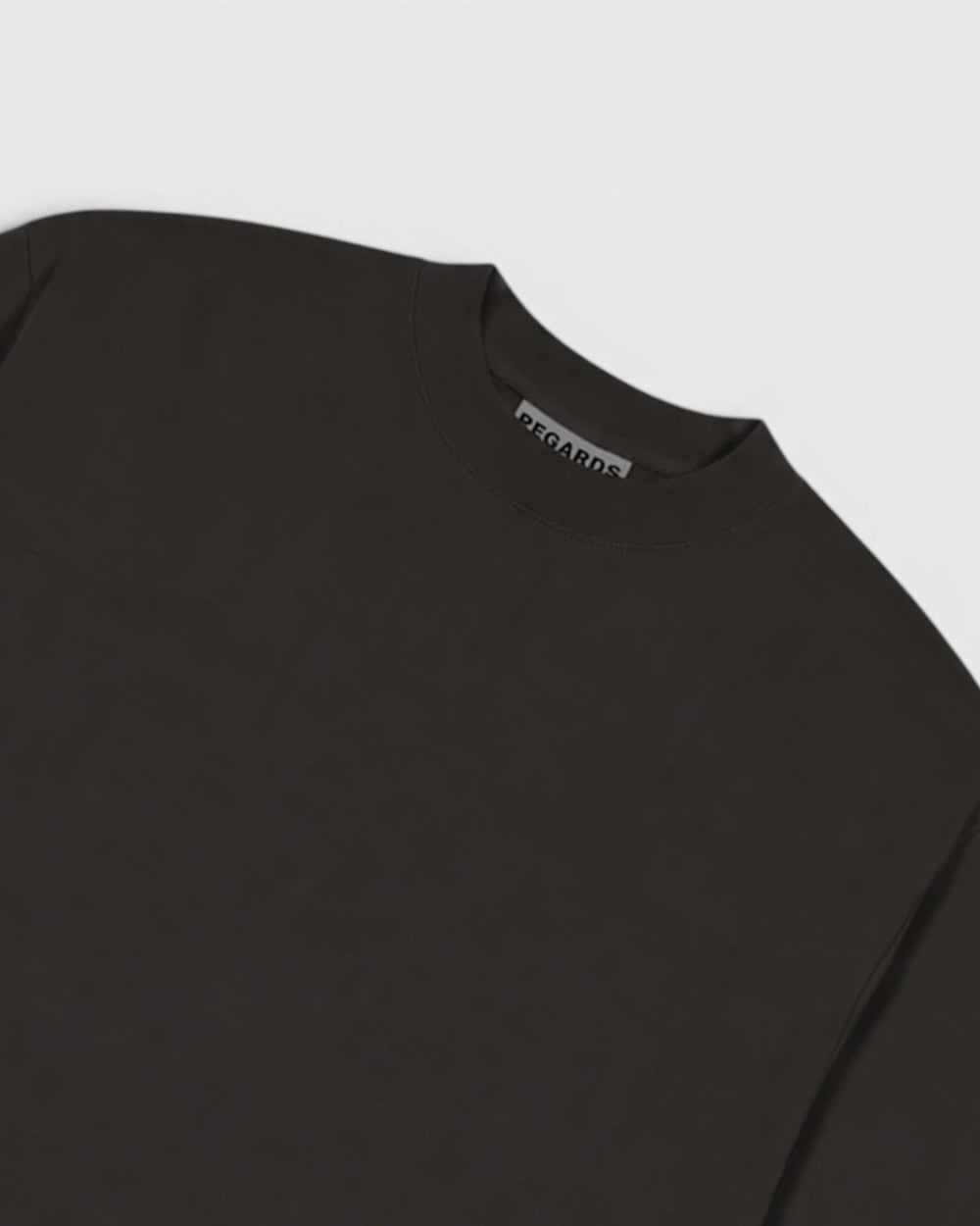 Regards Heavy Oversize Tee Espresso Washed — détail du col et de la matière